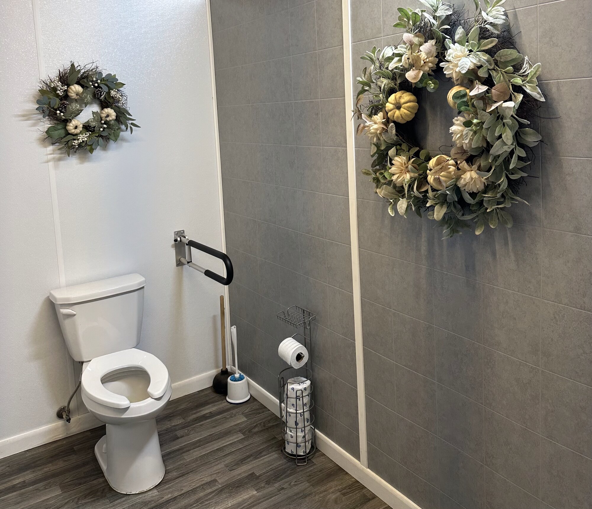 Bathroom vanity area